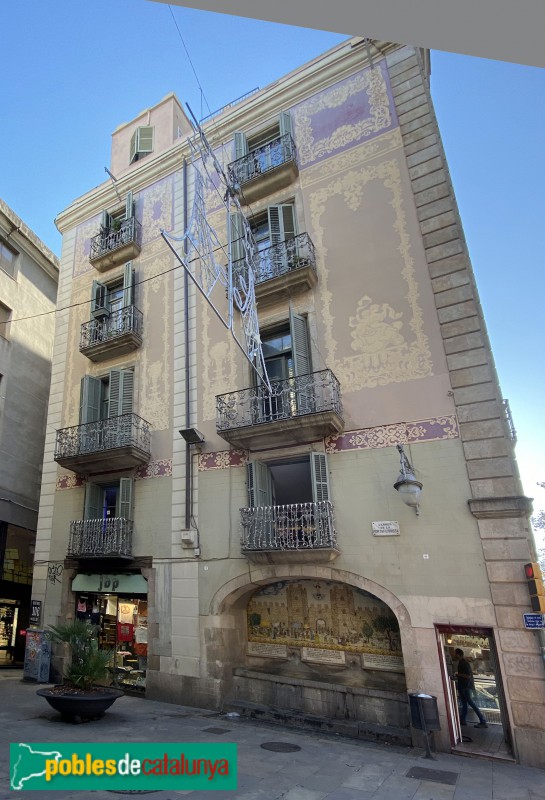 Barcelona - Casa Josefa Nadal. Façana Portaferrissa (Foto: Albert Esteves, 2019) Barcelona - Casa Josefa Nadal. Façana Portaferrissa