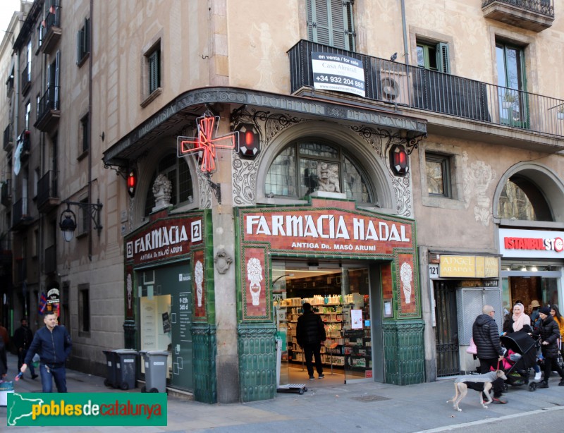 Barcelona - Farmàcia Nadal (Foto: Albert Esteves, 2019) Barcelona - Farmàcia Nadal