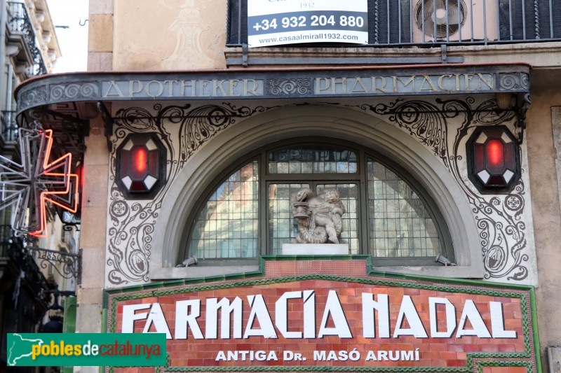 Barcelona - Farmàcia Nadal (Foto: Albert Esteves, 2019) Barcelona - Farmàcia Nadal