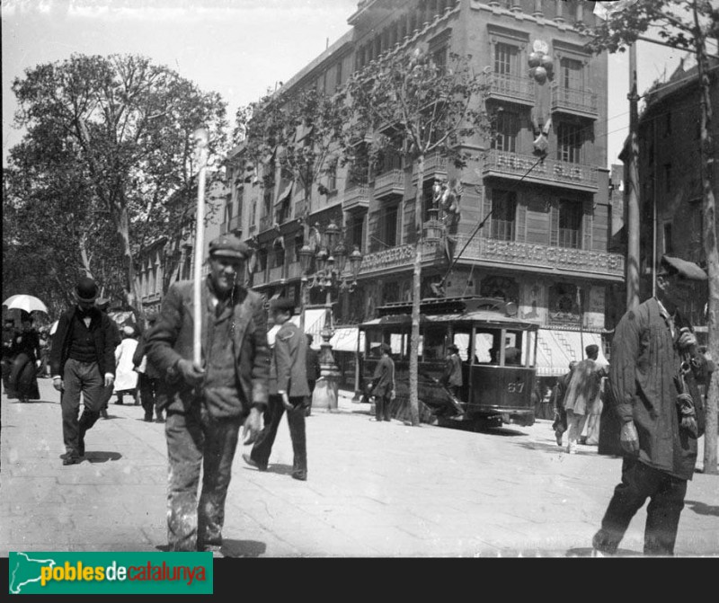 Barcelona - Casa Bruno Cuadros (Foto: Màrius Aguirre Serrat-Calvó -Arxiu Fotogràfic Centre Excursionista de Catalunya-, c.1900) Barcelona - Casa Bruno Cuadros