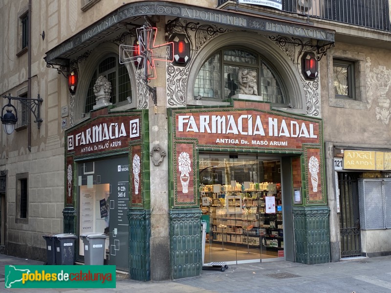 Barcelona - Farmàcia Nadal (Foto: Albert Esteves, 2020) Barcelona - Farmàcia Nadal