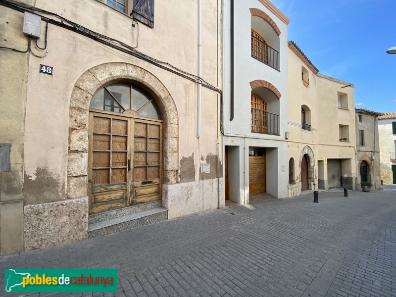 Esparreguera - Portals antics del carrer Cavallers (Foto: Albert Esteves, 2020) Esparreguera - Portals antics del carrer Cavallers