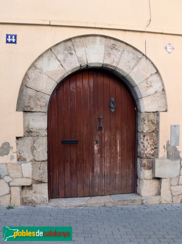 Esparreguera - Portal de Cal Llarg (Foto: Albert Esteves, 2020) Esparreguera - Portal de Cal Llarg