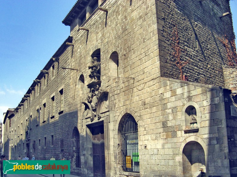 Barcelona - Hospital de la Santa Creu. Façana del carrer Hospital (Foto: Albert Esteves, 2007) Barcelona - Hospital de la Santa Creu. Façana del carrer Hospital
