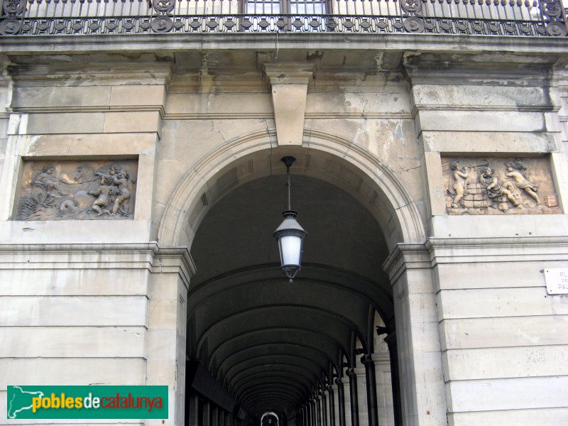 Barcelona - Porxos d'en Xifré (Foto: Albert Esteves, 2006) Barcelona - Porxos d'en Xifré