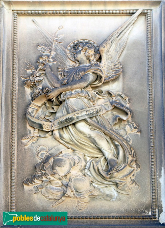 Cementiri del Poblenou - Panteó Salvadó-Muntadas-Lamadrid, escultura de Rossend Nobas (Foto: Albert Esteves, 2019) Cementiri del Poblenou - Panteó Salvadó-Muntadas-Lamadrid, escultura de Rossend Nobas
