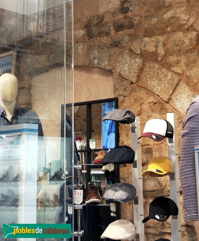 Barcelona - Portaferrissa, 17. Estructura medieval aprofitada (Foto: Anna Corcoll, 2019) Barcelona - Portaferrissa, 17. Estructura medieval aprofitada