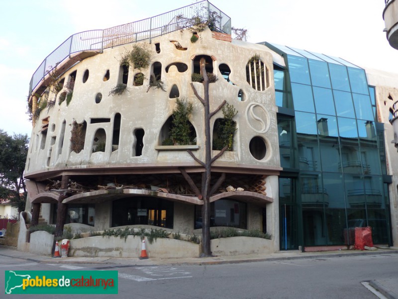 Folgueroles - Edifici Folgueroles (Foto: Graciel·la Vidal, 2020) Folgueroles - Edifici Folgueroles