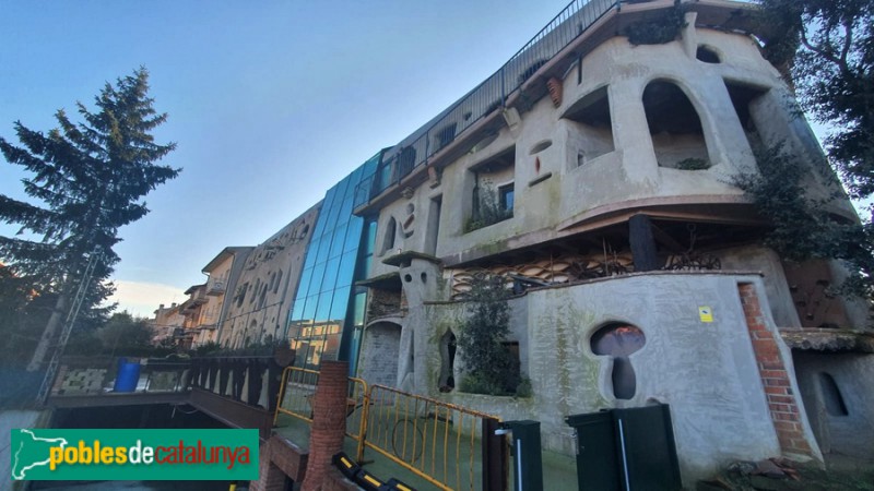 Folgueroles - Edifici Folgueroles (Foto: <i>MF</i>, 2020) Folgueroles - Edifici Folgueroles