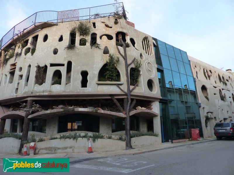 Folgueroles - Edifici Folgueroles (Foto: Graciel·la Vidal, 2020) Folgueroles - Edifici Folgueroles