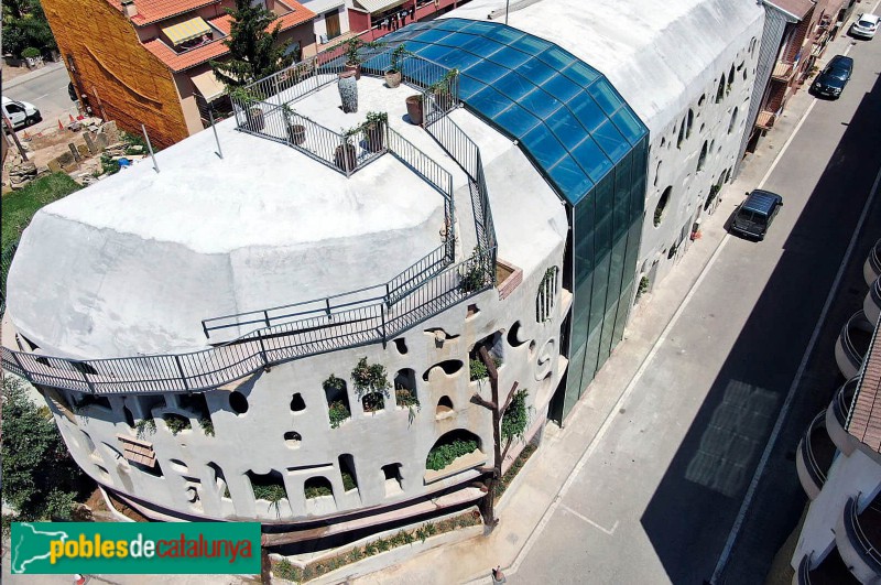 Folgueroles - Edifici Jufré. Vista aeria (Foto: <i>El 9 nou / vidresif</i>) Folgueroles - Edifici Jufré. Vista aeria