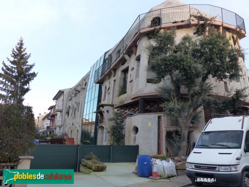 Folgueroles - Edifici Folgueroles (Foto: Graciel·la Vidal, 2020) Folgueroles - Edifici Folgueroles