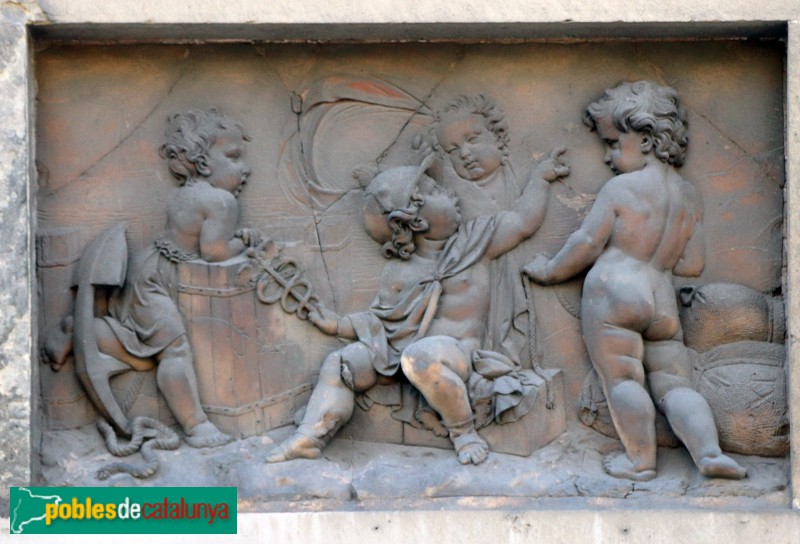 Barcelona - Porxos d'en Xifré. Relleus amb putti (Foto: Albert Esteves, 2020) Barcelona - Porxos d'en Xifré. Relleus amb putti