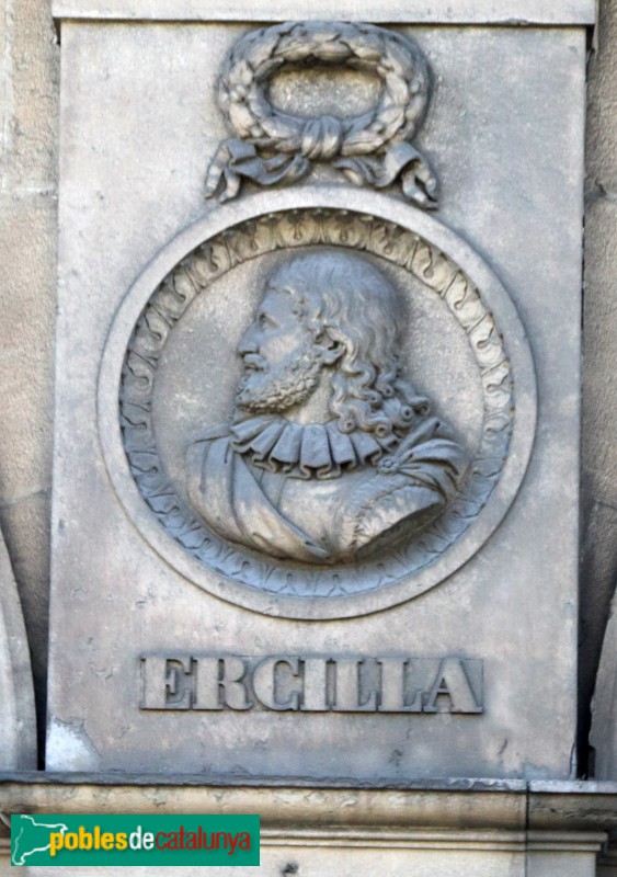 Barcelona - Porxos d'en Xifré. Medallons amb busts (Foto: Albert Esteves, 2020) Barcelona - Porxos d'en Xifré. Medallons amb busts