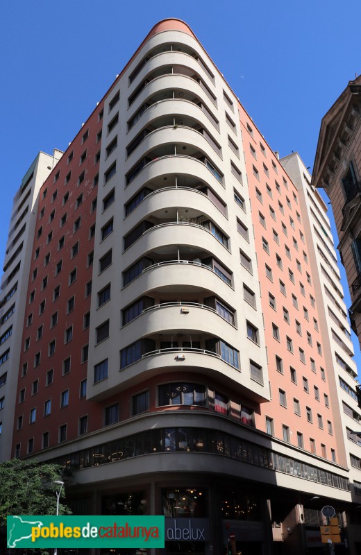 Barcelona - Edifici Fàbregas (Trafalgar 2-4) (Foto: Albert Esteves, 2020) Barcelona - Edifici Fàbregas (Trafalgar 2-4)