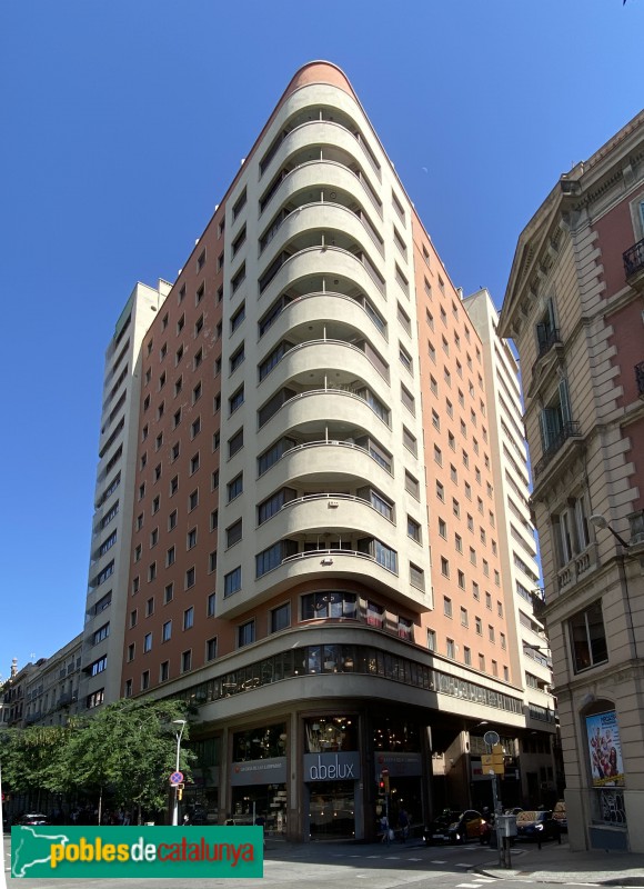 Barcelona - Edifici Fàbregas (Trafalgar 2-4) (Foto: Albert Esteves, 2020) Barcelona - Edifici Fàbregas (Trafalgar 2-4)