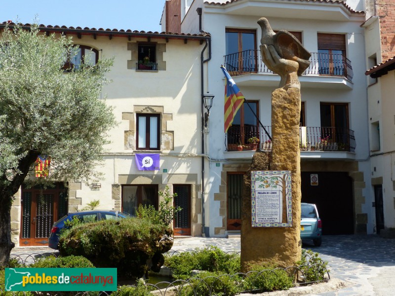 Taradell - Escultura <i>Exaltació a la Vida i a la Pau</i>