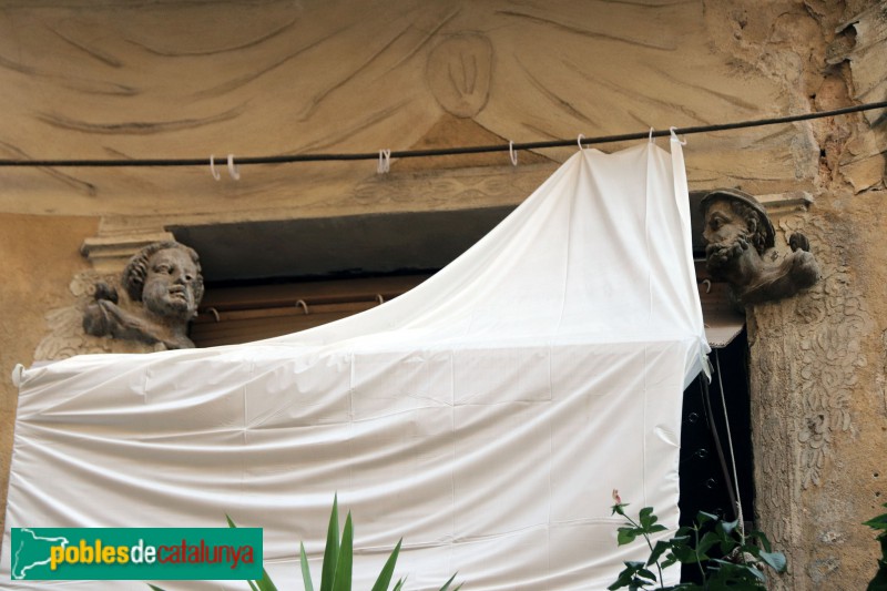 Barcelona - Sant Pere Més Baix, 46. Mènsules (Foto: Albert Esteves, 2020) Barcelona - Sant Pere Més Baix, 46. Mènsules