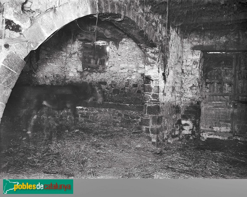 Barcelona - Hostal d'en Girona (Foto: <i>Adolf Mas. Arxiu Fotogràfic de Barcelona</i>, 1908) Barcelona - Hostal d'en Girona