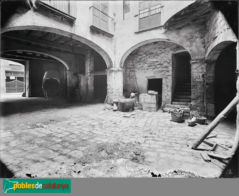 Barcelona - Hostal d'en Girona (Foto: <i>Miquel Matarrodona. Arxiu Fotogràfic de Barcelona</i>, 1908) Barcelona - Hostal d'en Girona