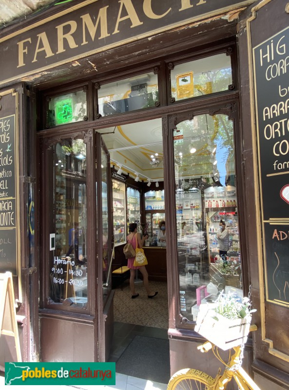 Barcelona - Farmàcia de la Llana (Foto: Albert Esteves, 2020) Barcelona - Farmàcia de la Llana