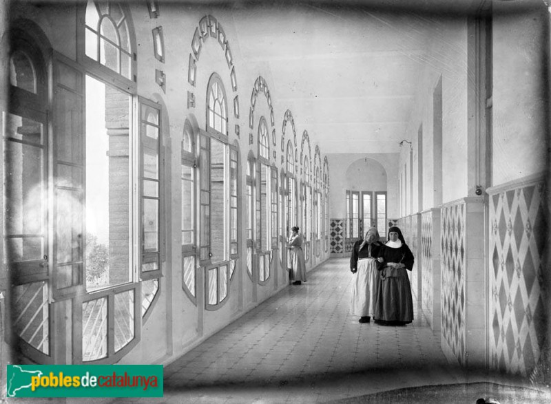 Barcelona - Antic Asil Santa Llúcia (CosmoCaixa) (Foto: Josep M. Co de Triola -Arxiu Fotogràfic del Centre Excursionista de Catalunya-, inicis segle XX) Barcelona - Antic Asil Santa Llúcia (CosmoCaixa)