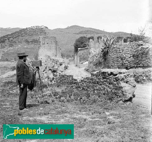 Castell de Bellesguard (Foto: Frederic Bordas -Arxiu Centre Excursionista de Catalunya-, 1901) Castell de Bellesguard