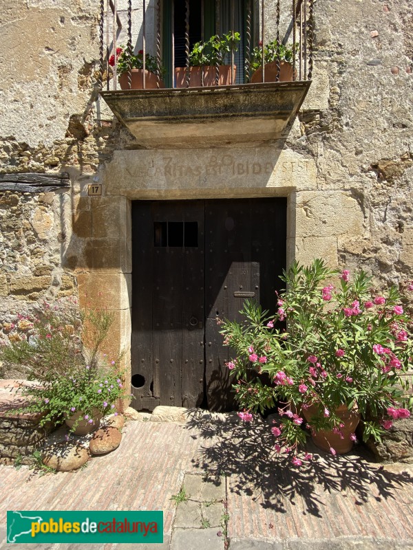 Monells - Carrer Vilanova. Detall (Foto: Albert Esteves, 2020) Monells - Carrer Vilanova. Detall