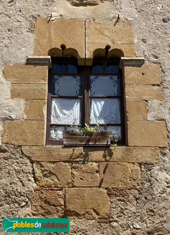 Monells - Carrer Vilanova. Detall (Foto: Albert Esteves, 2020) Monells - Carrer Vilanova. Detall