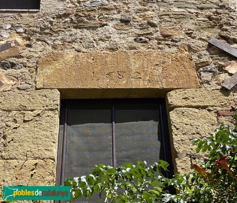 Monells - Carrer Vilanova. Detall (Foto: Albert Esteves, 2020) Monells - Carrer Vilanova. Detall