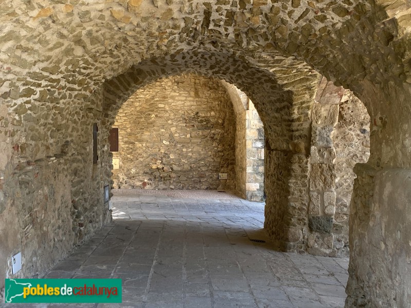 Monells - Arcades (Foto: Albert Esteves, 2020) Monells - Arcades