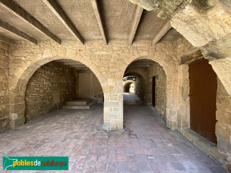 Monells - Arcades (Foto: Albert Esteves, 2020) Monells - Arcades