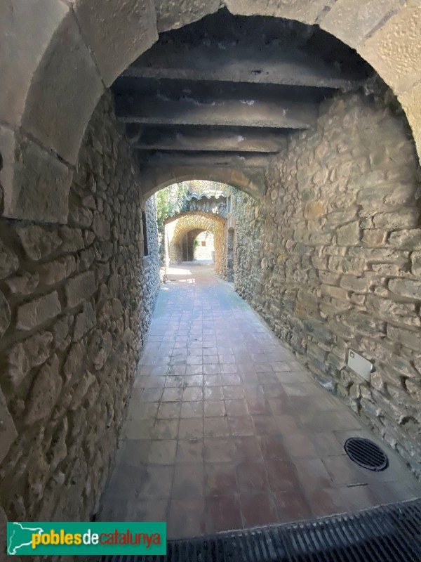 Monells - Arcades (Foto: Albert Esteves, 2020) Monells - Arcades