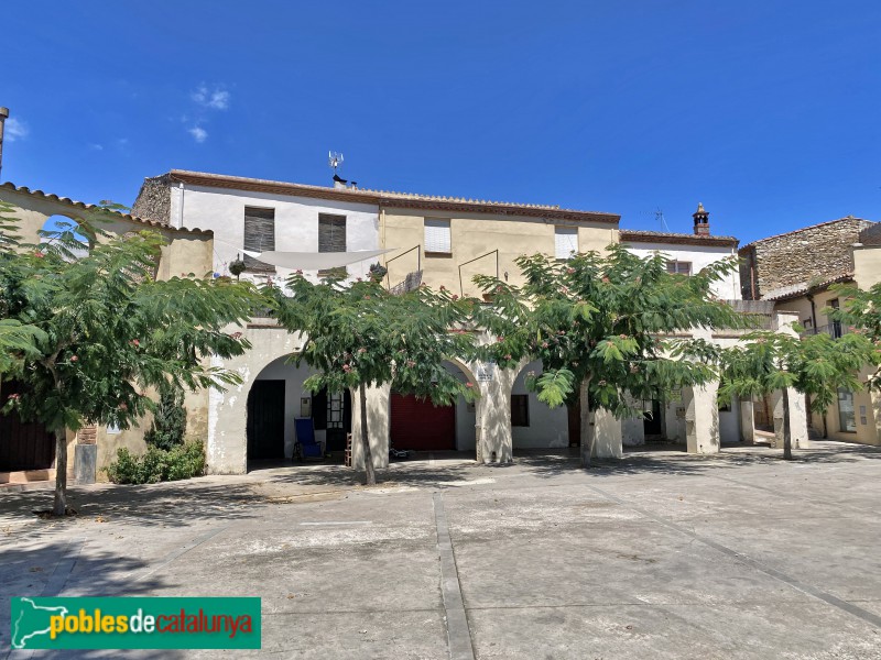 Sant Sadurní de l'Heura. Plaça de la República (Foto: Albert Esteves, 2020) Sant Sadurní de l'Heura. Plaça de la República