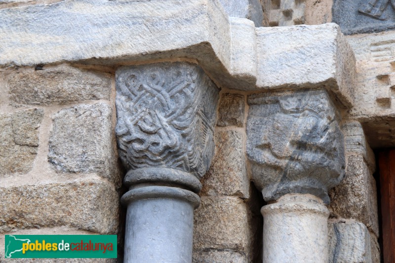 Bossòst - Església de l'Assumpció o de la Purificació. Portada de tramuntana (Foto: Albert Esteves, 2020) Bossòst - Església de l'Assumpció o de la Purificació. Portada de tramuntana