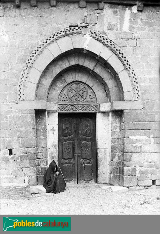 Bossòst - Església de l'Assumpció o de la Purificació. Portada de migdia (Foto: Juli Soler Santaló - Arxiu Fotogràfic Centre Excursionista de Catalunya -, 1907) Bossòst - Església de l'Assumpció o de la Purificació. Portada de migdia