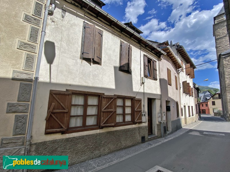 Les - Carrer dera Carrèra (Foto: Albert Esteves, 2020) Les - Carrer dera Carrèra