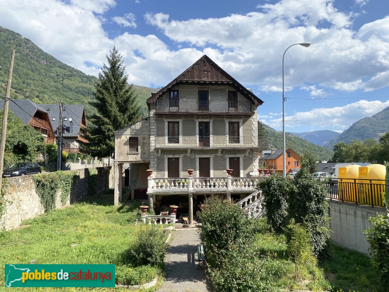 Una casa de Les (Foto: Albert Esteves, 2020) Una casa de Les