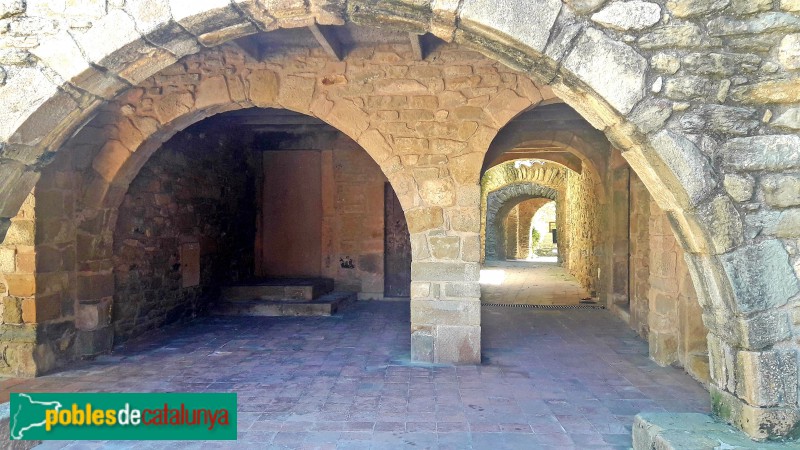 Monells - Arcades (Foto: Mercè Montané, 2019) Monells - Arcades