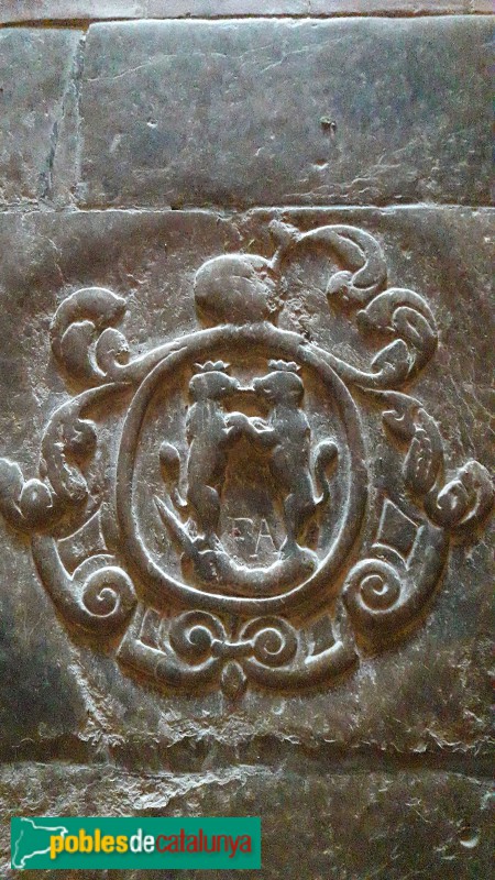 Monells - Església de Sant Genís. Sepulcre a l'interior de l'església