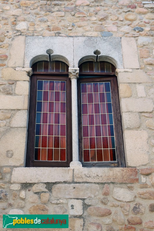 Breda - Palau de l'Abat. Finstra coronella (Foto: Albert Esteves, 2020) Breda - Palau de l'Abat. Finstra coronella