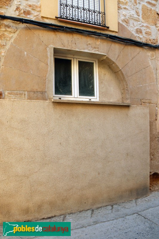 El Soleràs - Portal adovellat (Foto: Albert Esteves, 2020) El Soleràs - Portal adovellat