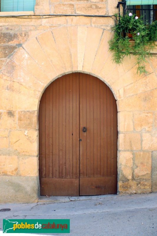 El Soleràs - Portal adovellat (Foto: Albert Esteves, 2020) El Soleràs - Portal adovellat