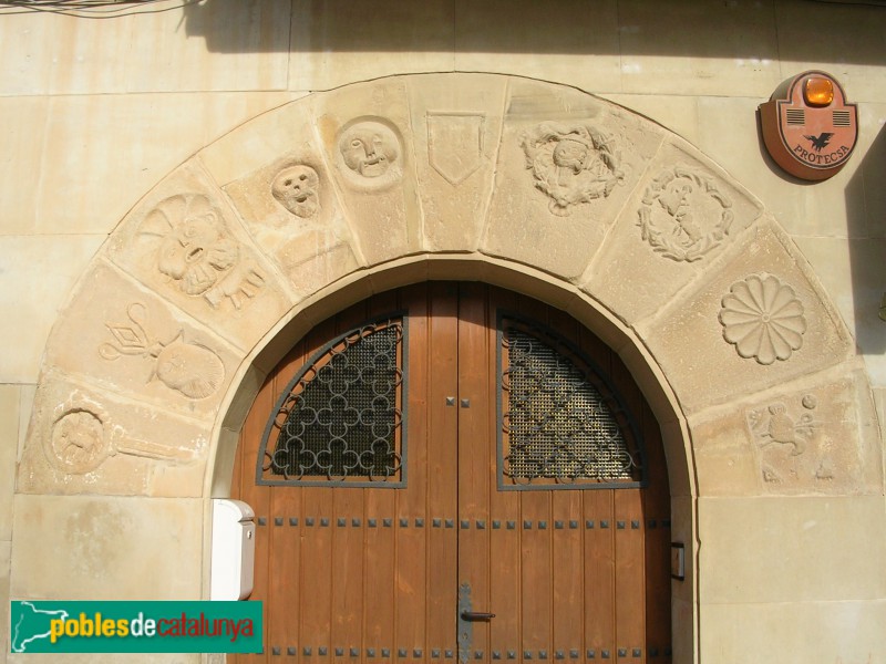 La Granadella - Portal de Cal Baltrons (Foto: Joan Yeguas) La Granadella - Portal de Cal Baltrons