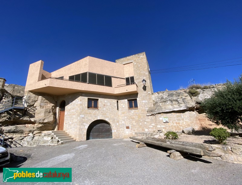 El Vilosell - Casa moderna construïda al lloc on hi estava situat el castell