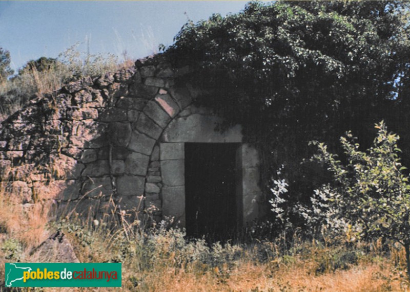 La Pobla de Cérvoles - Cabana de pedra seca (Foto: Josep Galofré -calaix.gencat.cat-, 1997) La Pobla de Cérvoles - Cabana de pedra seca