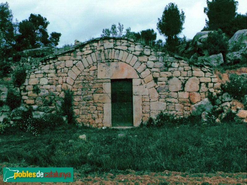 La Pobla de Cérvoles - Cabana de pedra seca (Foto: Josep Galofré -calaix.gencat.cat-, 1997) La Pobla de Cérvoles - Cabana de pedra seca