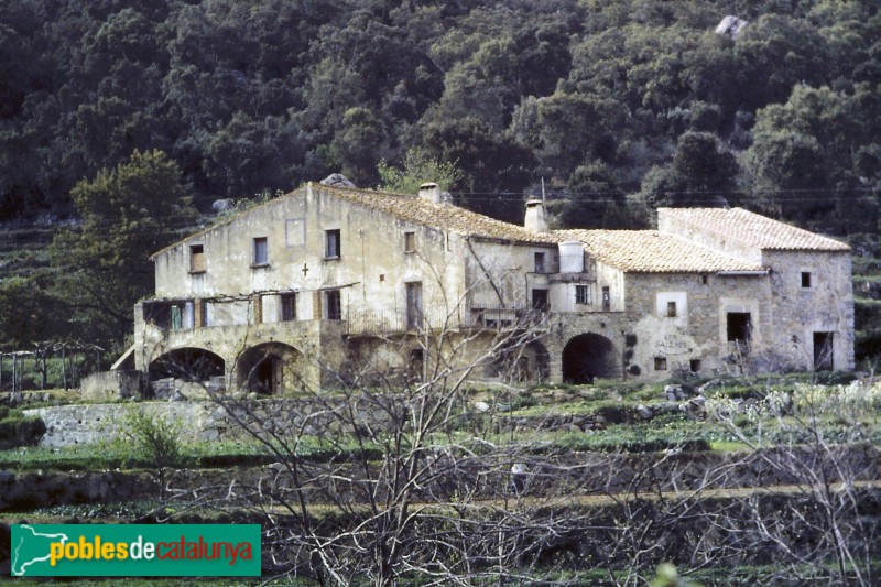 Maçanet de Cabrenys - Can Muntada, abans de la restauració (Foto: Louis Schouleur, 1981) Maçanet de Cabrenys - Can Muntada, abans de la restauració