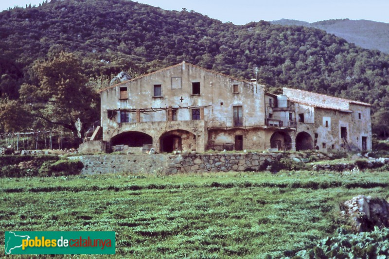 Maçanet de Cabrenys - Can Muntada, abans de la restauració (Foto: Louis Schouleur, 1981) Maçanet de Cabrenys - Can Muntada, abans de la restauració