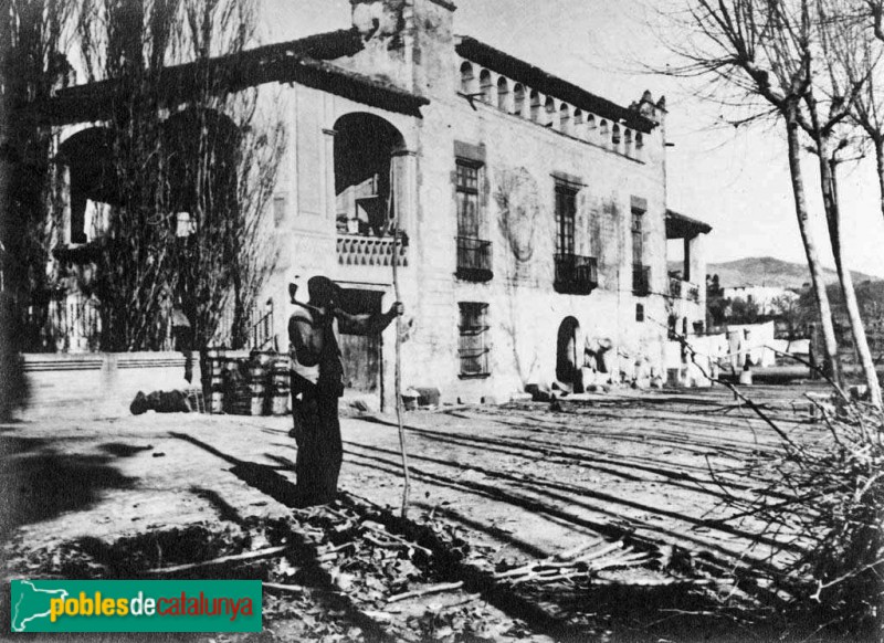 Sant Joan Despí - Can Pau Torrents, a començament del segle XX (Foto: Arxiu Fotogràfic Centre Excursionista de Catalunya) Sant Joan Despí - Can Pau Torrents, a començament del segle XX